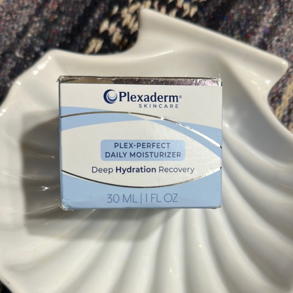 Skincare Plex-Perfect Daily Moisturizer - Blue and White